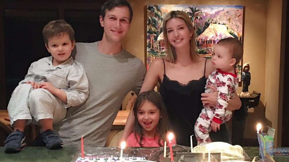 কিন্তু তারপরেও কাছাকাছি আসেন ইভাঙ্কা-জ্যারেড। জোড়া লাগে তাঁদের সম্পর্ক। ২০০৯ সালের ২৫ অক্টোবর ইহুদি রীতিতে বিয়ে হয় দু’জনের। কারণ জ্যারেড ইহুদি ধর্মাবলম্বী।