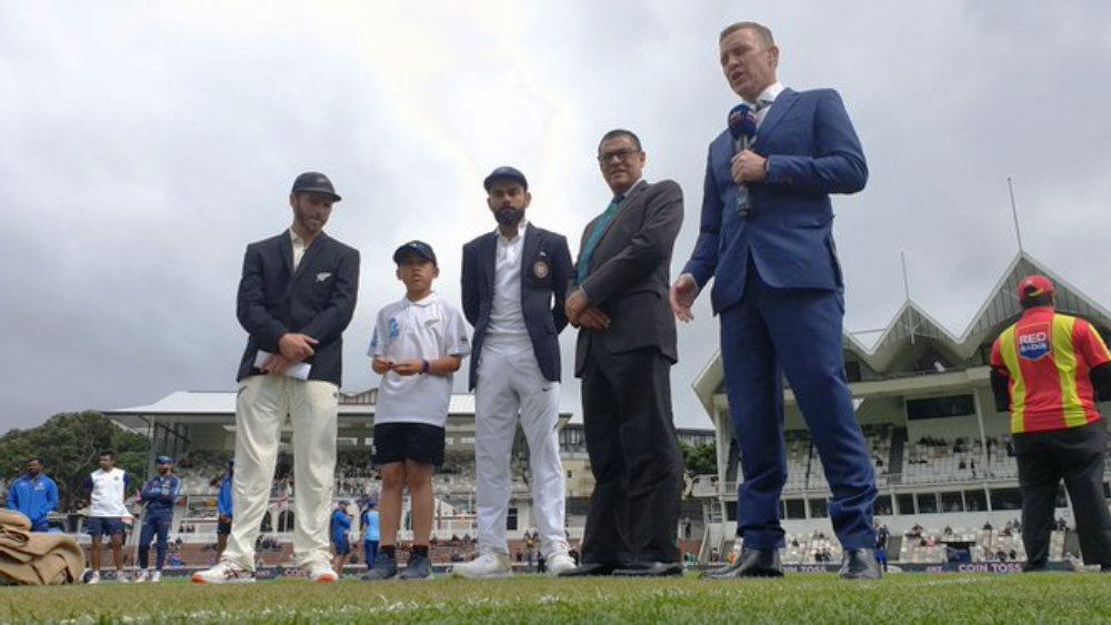 মুশকিল হল, টস জেতা যাবে কি না, তার উত্তর একমাত্র সময়ই দিতে পারে। তাই টসকে প্রথমেই মাথার বাইরে রাখতে হবে। টস হেরে প্রথমে ব্যাট করতে হলে ওখানেই ম্যাচ হেরে যাওয়া নিশ্চিত মনে করলে মানসিক ভাবেই পিছিয়ে পড়তে হবে। আর সেই পিছিয়ে প়ডা পুষিয়ে দেওয়া অসম্ভব।