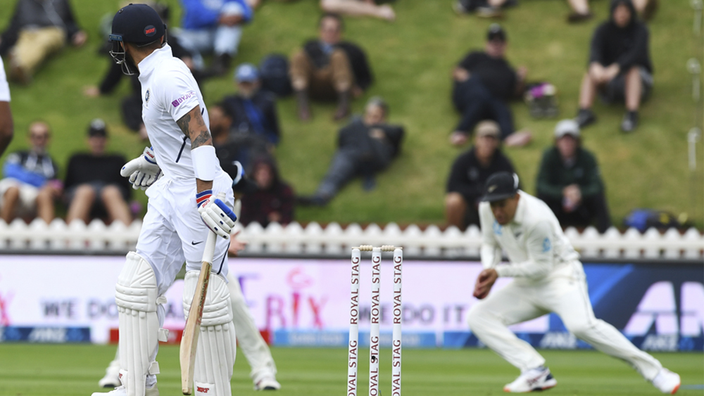 ভুল শট বাছাই। বেসিন রিজার্ভে শট নেওয়ার ক্ষেত্রে অনেক ভুল করেছেন ভারতীয় ব্যাটসম্যানরা। ময়াঙ্ক আগরওয়াল, বিরাট কোহালিরা দ্বিতীয় ইনিংসে অহেতুক শট নিয়ে ফিরেছেন সাজঘরে। ভুল শটে উইকেট দেননি শুধু চেতেশ্বর পূজারা ও হনুমা বিহারি।