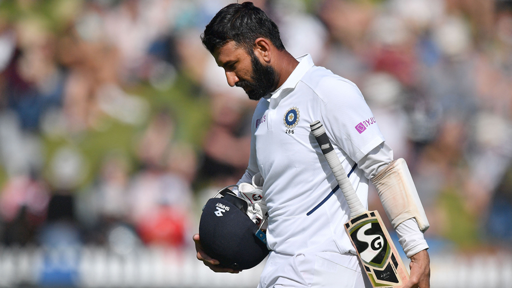 পূজারাকে অবশ্য শুধু ক্রিজে টিকে থাকলেই চলবে না। ইতিবাচক মানসিকতা নিয়ে ব্যাট করতে হবে। কারণ, অনেক ক্ষণ ক্রিজে থাকা তখনই উপকারী যদি তার প্রতিফলন ঘটে রানে। তা একমাত্র হতে পারে তখনই যখন আলগা বলগুলোকে সীমানায় পাঠানো সম্ভব। খারাপ বলেও রান না এলে দলই চাপে পড়ে যায়।