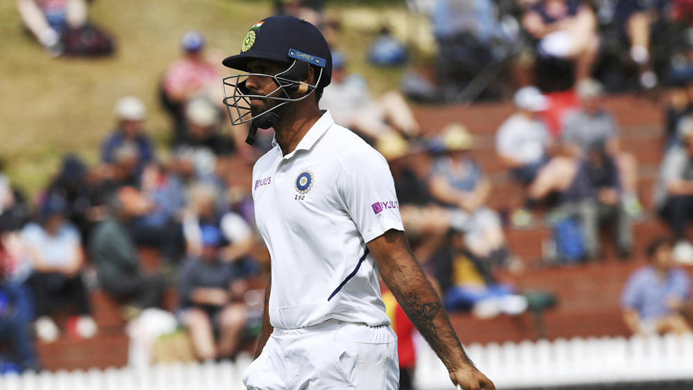 হনুমা বিহারি দুই ইনিংসেই বড় রানের সুযোগ পেয়েছিলেন। কিন্তু তা কাজে লাগাতে পারেননি। ভারতীয় দলে যা লড়াই, তাতে সব সুযোগই কাজে লাগাতে হবে তাঁকে। না হলে মুশকিল। লোকেশ রাহুল, শ্রেয়স আইয়াররা কিন্তু ফর্মেই আছেন এখন। ফলে, সুযোগ নষ্ট করলে চাপ বাড়বে নিজেরই।