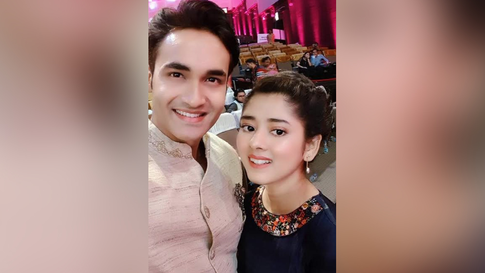 নেতাজির শরৎ কুমার বসু ওরফে ধ্রুব-র সঙ্গে আড্ডায় দেখা গেল ‘রাণী রাসমণি’ দিতিপ্রিয়াকেও। পরীক্ষার চাপ সামলেও এ দিন অনুষ্ঠানে হাজির ছিলেন তিনি।