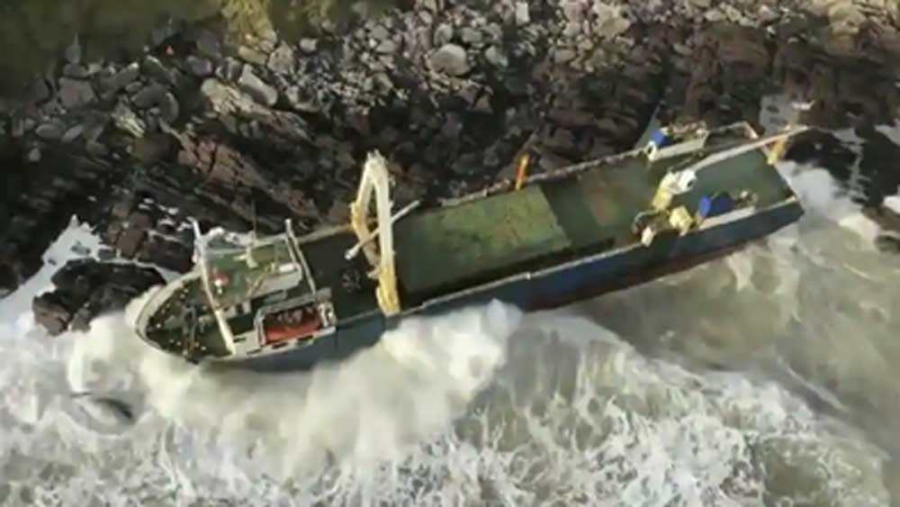 তারপর তা আর মেরামত করা যায়নি। তখন থেকে ফাঁকা জাহাজটা সেখানেই রয়ে গিয়েছিল।