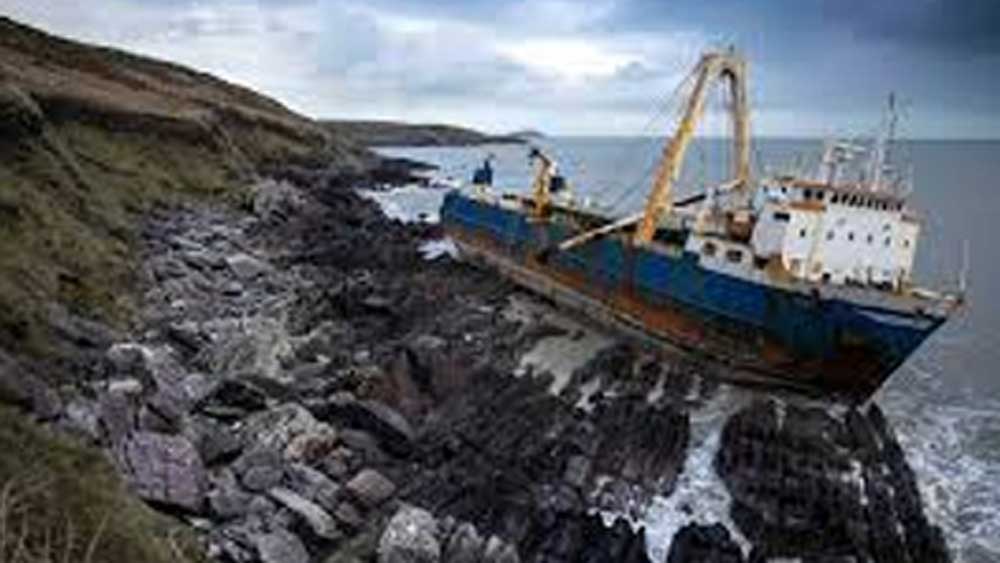 সে কারণে কোনওরকম দুর্ঘটনা এড়াতে সাধারণ মানুষকে জাহাজের কাছাকাছি যেতে নিষেধ করা হয়েছে আইরিশ প্রসাশন তরফে।