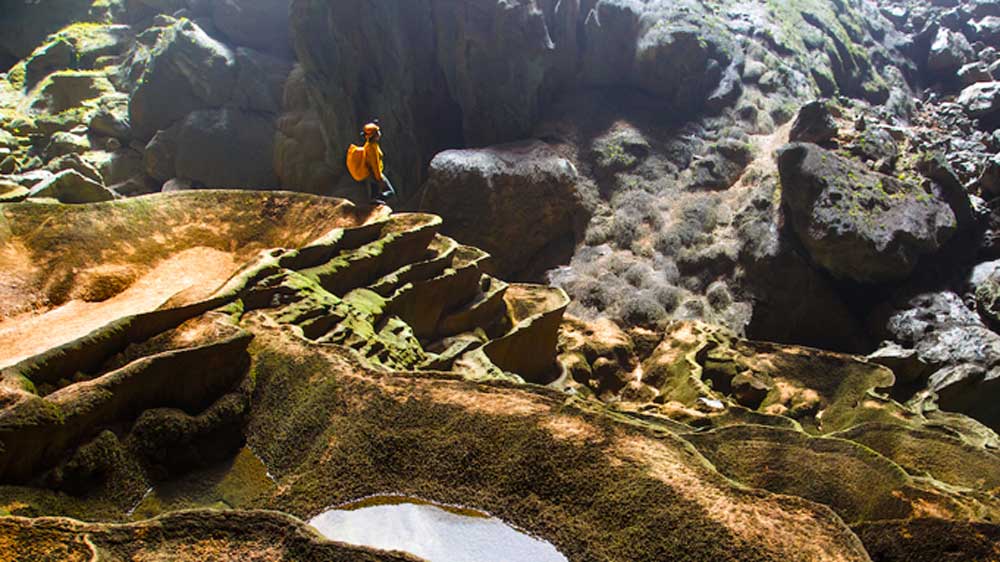 একে আড়াআড়ি ভাগ করলে যা দাঁড়ায়, তা বিশ্বের দ্বিতীয় বৃহত্তম গুহা মালয়েশিয়ার ডিয়ার কেভ-এর চেয়েও আকারে বড়।