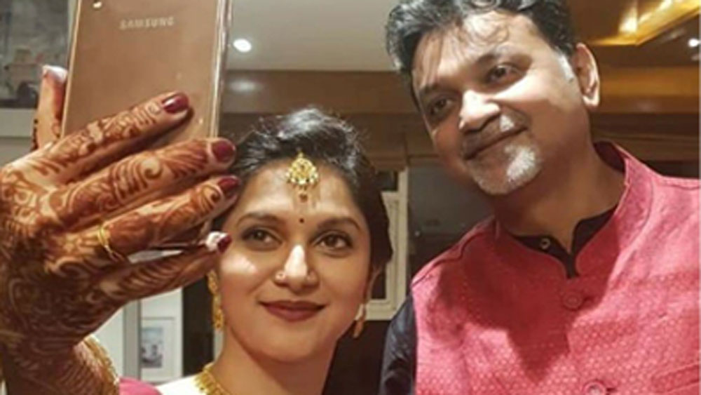 পরিবার ও ঘনিষ্ঠজনদের নিয়ে আইনি সইসাবুদের কাজটা ওই গত ৬ ডিসেম্বরই সেরে ফেলেছিলেন তাঁরা। আজ ভূরিভোজের পালা।