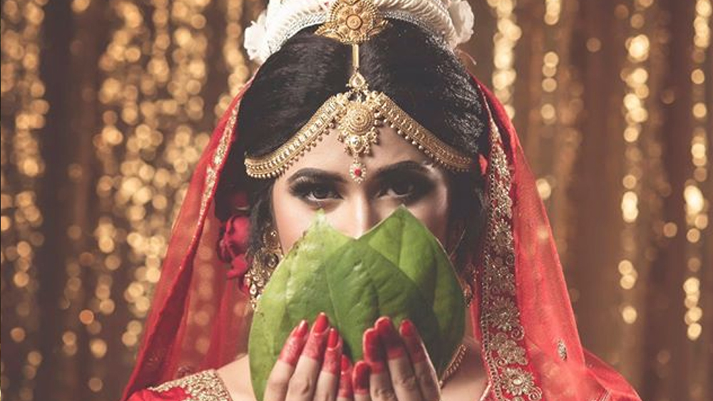 পূজাকে প্রেমের প্রস্তাব প্রথমটায় দেন সৌম্যই। তিন বোনের মধ্যে সবার ছোট পূজাই।