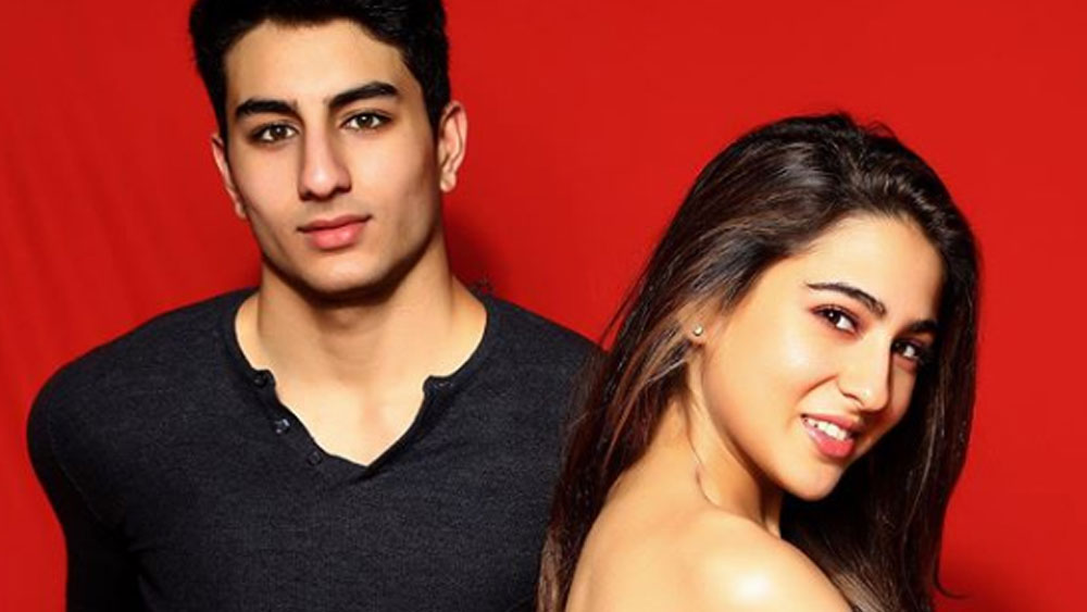 তাঁর জিম ট্রেনার হলেন নম্রতা পুরোহিত। বক্সিং, কার্ডিয়ো এবং পাইলেটস— এই তিনটি পদ্ধতির সাহায্যে ক্রমে নিজেকে এমন ছিপছিপে করে তুলেছেন সারা।