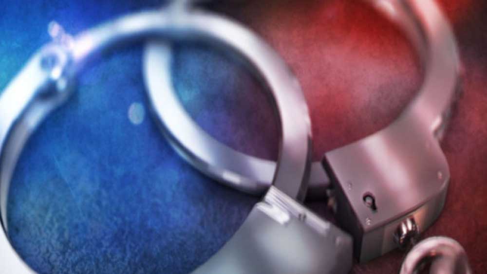 পুলিশি জিজ্ঞাসাবাদে ধৃতেরা জানিয়েছেন, মোবাইল চুরির পর সেগুলি ‘আনলক’ করে বাংলাদেশ এবং নেপালে পাঠানোর দায়িত্ব ছিল তাঁদের উপর।