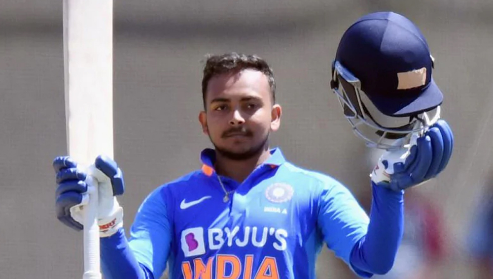 শিখর ধওয়ন না থাকায় পৃথ্বী শ-র অভিষেক হতে পারে এই ম্যাচে। অধিনায়ক কোহালি এর আভাস আগেই দিয়েছিলেন। ২০ বছর বয়সি নিউজিল্যান্ডে ভারত এ দলের হয়ে খেলেছেন। এক ম্যাচে ১৫০ রানও করেছেন। তাঁর কাছে জাতীয় দলে ফেরার এটা দারুণ সুযোগ।