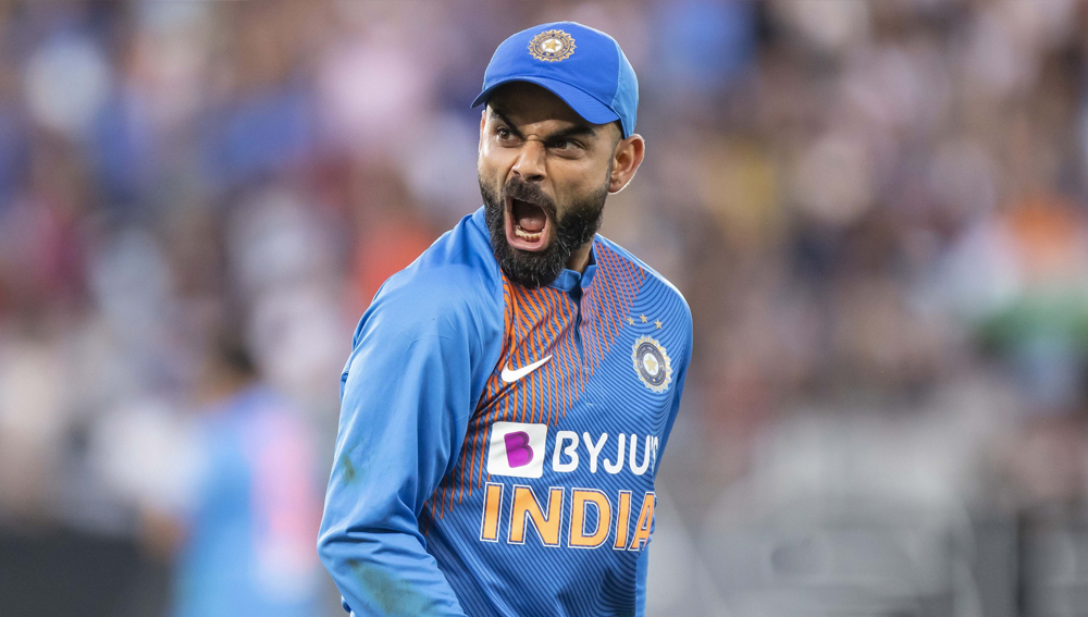 বিরাট কোহালিকে বলা হয় চেজমাস্টার। নিউজিল্যান্ডের বিরুদ্ধে চার টি-টোয়েন্টিতে তাঁর ব্যাটে অবশ্য বড় রান আসেনি। সর্বাধিক ৪৫। একবারও পঞ্চাশের গণ্ডি পার করতে পারেননি। ফলে, একদিনের সিরিজে বড় রানে পৌঁছতে তাঁর মরিয়া থাকারই কথা। ব্যাটসম্যান কোহালি বড় রান না পেলেও ক্যাপ্টেন কোহালি কিন্তু ইতিহাস সৃষ্টি করেছেন টি-২০ সিরিজে।