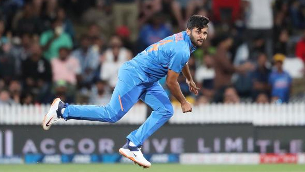 ২০১৭ সালের ৩১ অগস্ট শ্রীলঙ্কার বিরুদ্ধে প্রথম ওয়ানডে ম্যাচ খেলেন শার্দূল। পরে বছরই টি-২০ এবং টেস্টে অভিষেক। এখনও অবধি আটটা একদিনের ম্যাচে তাঁর শিকার ৮ উইকেট। সেরা পারফরম্যান্স ৫২ রানে ৪ উইকেট। রান করেছেন ৫২। ১৪ টি-টোয়েন্টি ম্যাচে উইকেট ১৯টি। সেরা বোলিং ২৭ রানে ৪ উইকেট। রান ৪২। একটি মাত্র টেস্টে উইকেট পাননি। রান করেছিলেন ৪। সেই টেস্টে আঘাতের জন্য মাত্র ১০টি বল তিনি করতে পেরেছিলেন। তবে তার আগে, ২০১৬ সালে ওয়েস্ট ইন্ডিজ সফরেও ১৬ জনের টেস্ট দলে ছিলেন শার্দূল। তবে তাঁকে কোনও ম্যাচে খেলানো হয়নি।