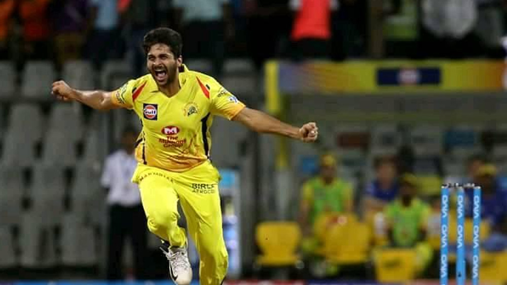 ঘরোয়া ক্রিকেটের পাশাপাশি শার্দূলের কেরিয়ারে আইপিএল-ও গুরুত্বপূর্ণ। ২০১৫ সালে তিনি আইপিএলে প্রথম ম্যাচ খেলেন। তখন খেলতেন দিল্লি ডেয়ারডেভিলসের হয়ে। পরে তিনি খেলেছেন পুণে এবং চেন্নাইয়ের হয়েও। আইপিএলে ভাল পারফরম্যান্স তাঁকে জাতীয় দলে সুযোগ পেতে সাহায্য করেছে।