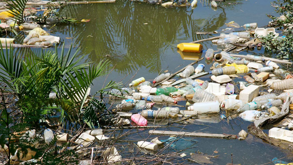 আগে যেখানে পাশ দিয়ে যাওয়ার সময় নাকে রুমাল চাপা দিতে হতো, এখন এখানে রোজ ৮০০ মানুষ হাঁটতে আসেন। সপ্তাহান্তে সেই সংখ্যা হাজার ছাড়িয়ে যায়।