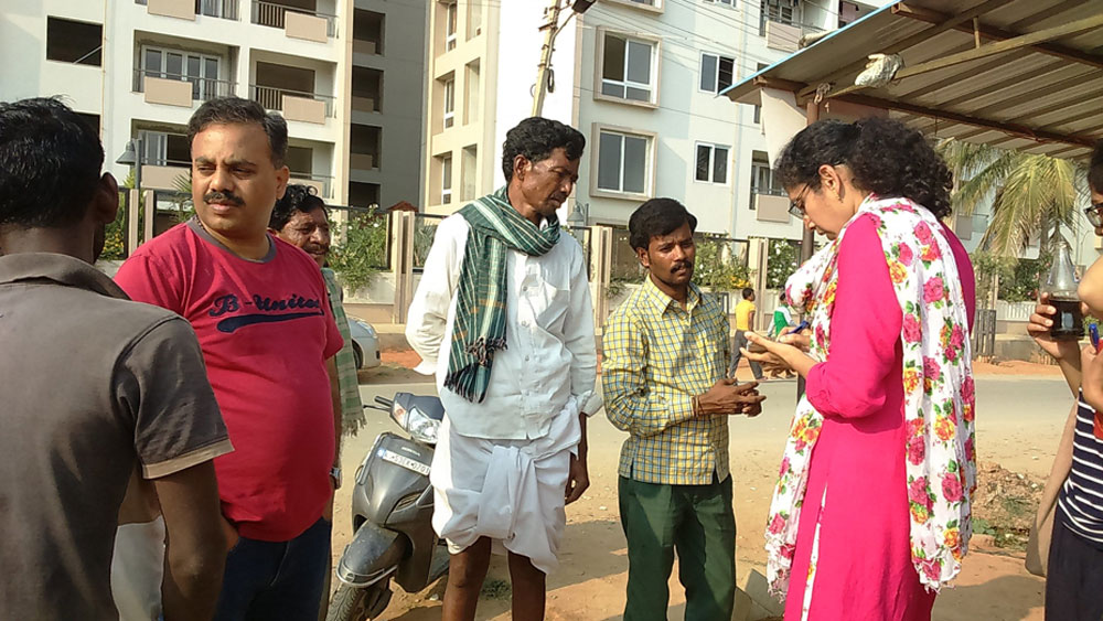 প্রথমে তাঁকে দেখে বেশ কিছু লোক অনুপ্রাণিত হন এবং তাঁরাও তাঁর সঙ্গে লেক সাফাইয়ে হাত লাগান। কিন্তু এত বড় হ্রদ ওই সামান্য় কয়েকজন মানুষের পক্ষে পরিষ্কার করা সম্ভব হচ্ছিল না। যেটুকু পরিষ্কার করা হত, পরদিন সেখানেও আবর্জনা ফেলে দিয়ে যেতেন এলাকার মানুষ।