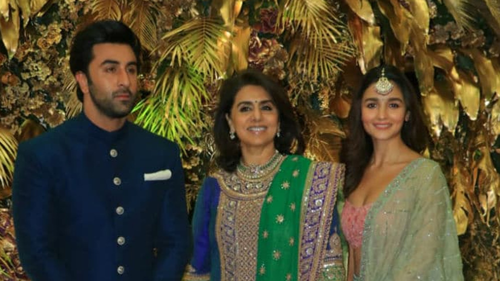 রণধীর কপূরকে দেখা যায় তাঁর মা নীতু কপূর এবং বিশেষ বান্ধবী আলিয়া ভট্টের সঙ্গে।