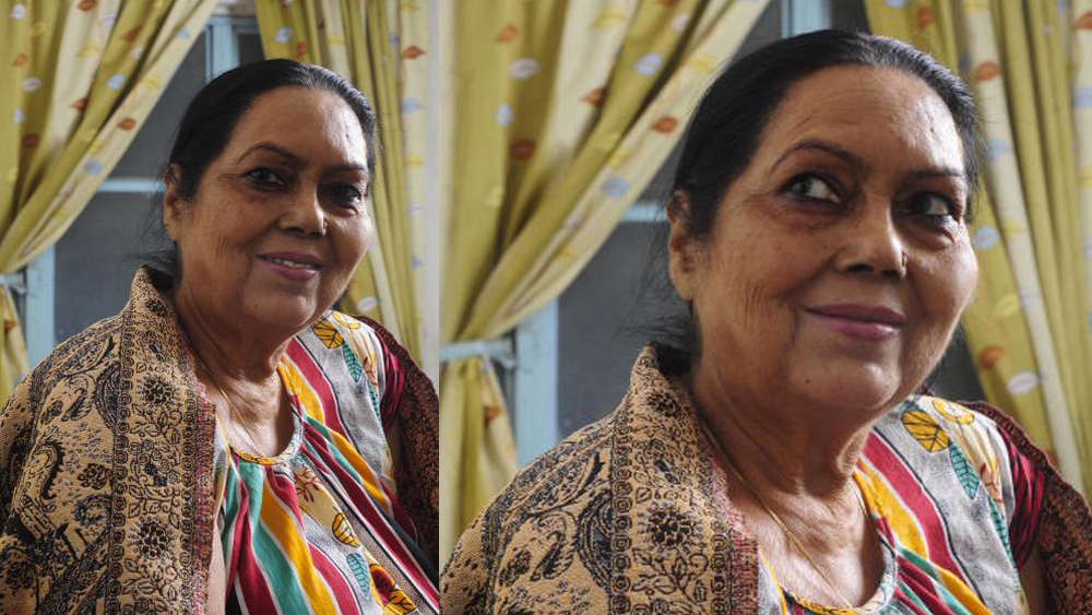 সে বাড়ির পার্টিতে নিয়মিত আসতেন জনৈক ভিভিয়েন হ্যানসেন। তিনি পার্ক স্ট্রিটের ‘মোক্যাম্বো’ রেস্তরাঁয় গান গাইতেন। একটা ভাল কাজ দেখে দেওয়ার জন্য হ্যানসেনকে প্রায়ই বলতেন আরতি। একদিন কপালে শিকে ছিঁড়ল। গোপনে ধর্মতলায় দেখা করলেন দু’জনে।