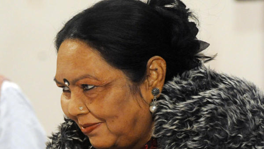 কাঠখড় পুড়িয়ে হাতে এসেছিল লাইসেন্স। প্রতি রাতে বার-নর্তকী হওয়ার ছাড়পত্র। কাগজেকলমে ছাড়পত্র পেলেও মনের সায় আসতে সময় লেগেছে অনেক। দর্শকদের সামনে আসার আগে চলেছে দীর্ঘ প্রশিক্ষণ।