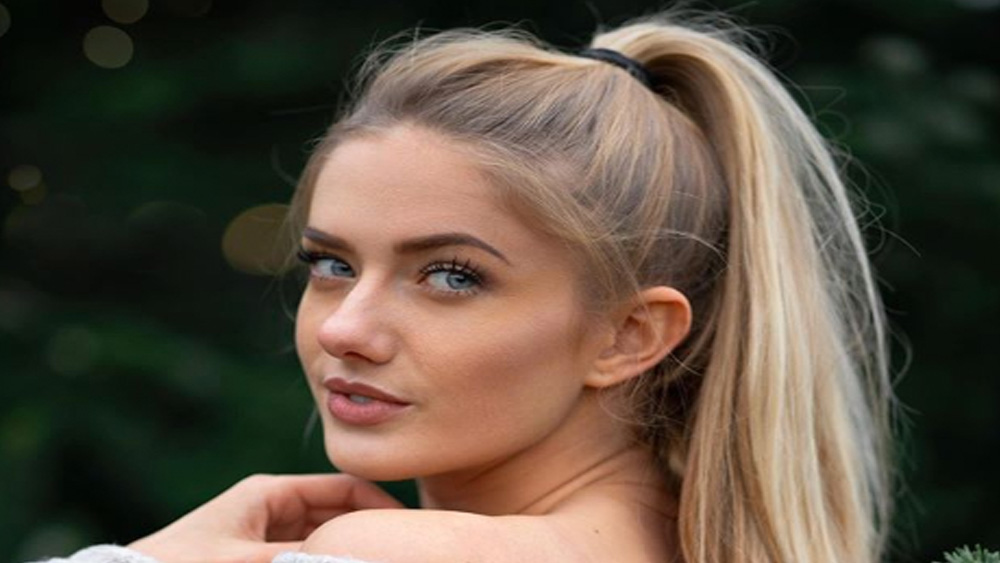 তবে সোশ্যাল মিডিয়ায় চর্চিত হলেও মডেলিং করার কথা ভাবেননি অ্যালিসা। ফিরিয়ে দিয়েছেন ‘প্লেবয়’ ম্যাগাজিনের মডেল হওয়ার অফার।