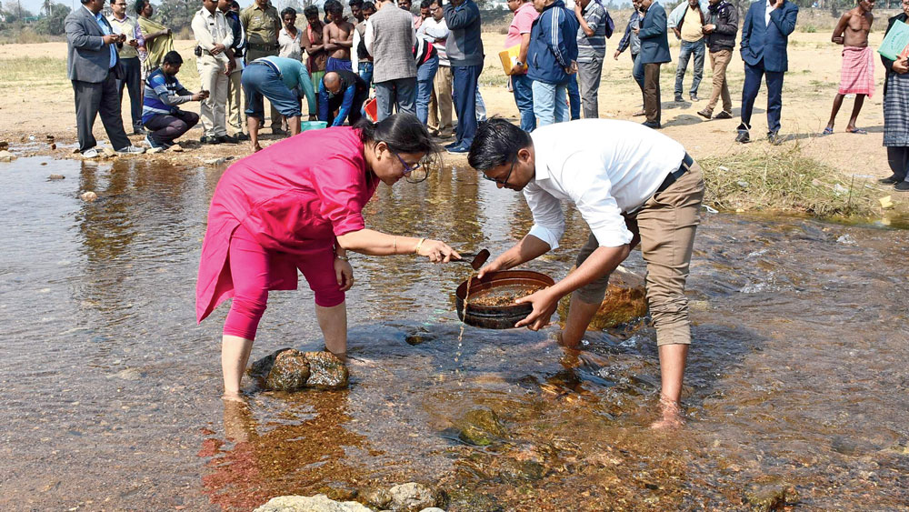Controversy arises for arranging meeting in Bank of Gandeshwari river 