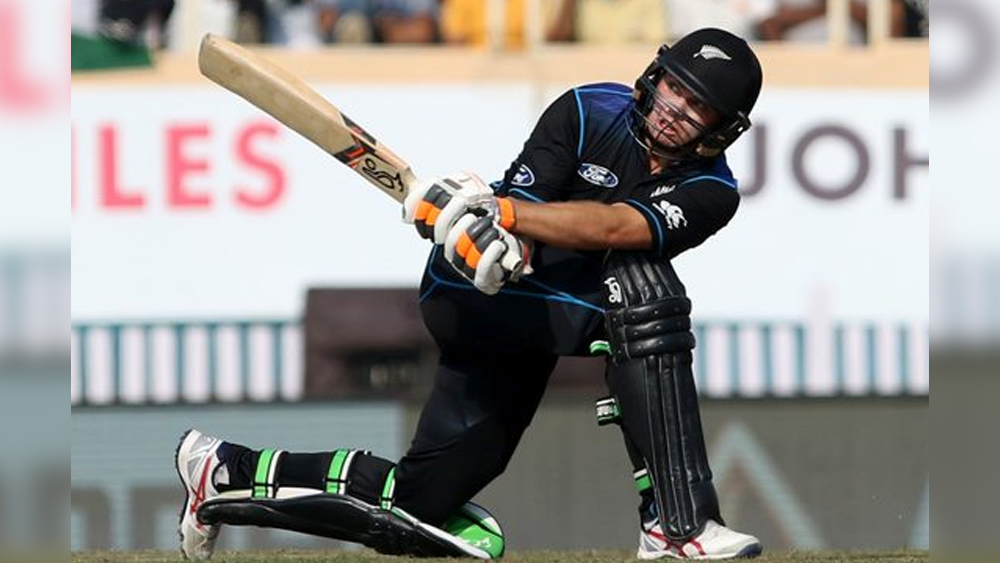 বিশেষজ্ঞদের মতে, ব্যাটসম্যান সুইপ তখনই মারেন, তখন তিনি স্পিনারের হাত দেখে বুঝতে পারেন না বল কোনদিকে ঘুরবে এবং কতটা ঘুরবে। যেহেতু ক্রিজ ছেড়ে বেরিয়ে মারার আত্মবিশ্বাস তাঁর নেই, তাই ক্রিজে থেকে সুইপ শট হয়ে উঠছে তাঁর রুজি-রুটি। প্রশ্ন হল, কী ভাবে ভারতীয় স্পিনাররা এর মোকাবিলা করবে।