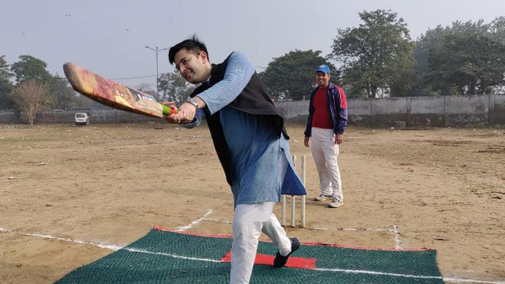 একে সুদর্শন, তার উপর পেশায় চার্টার্ড অ্যাকাউন্ট্যান্ট। নির্বাচনের আগেই ‘উপযুক্ত পাত্র’-র তকমা পেতে তাঁর সময় লাগেনি।