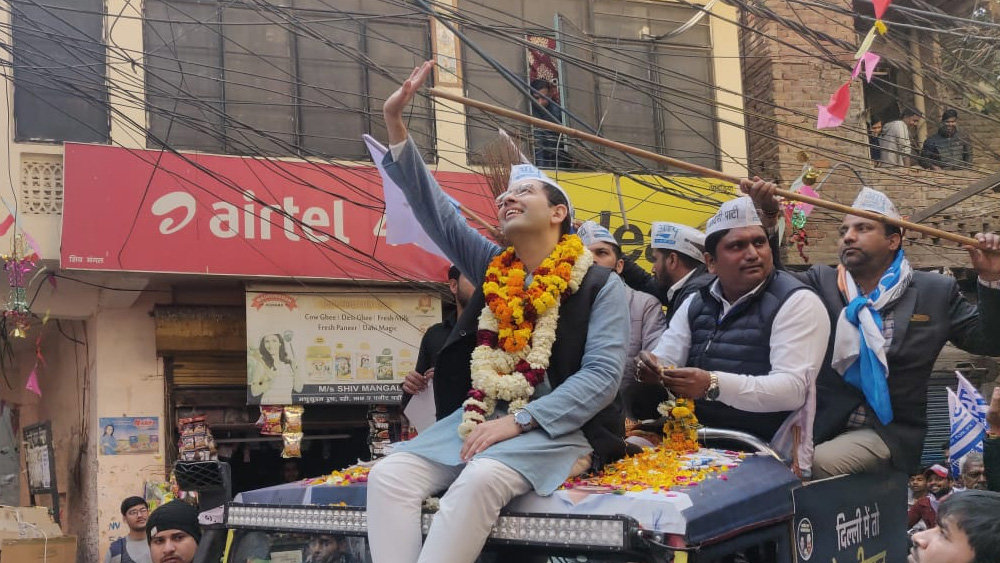 তবে রাঘবের এটাই প্রথম নির্বাচন-অভিযান নয়। এর আগে তিনি লোকসভা ভোটে দক্ষিণ দিল্লি কেন্দ্র থেকে প্রতিদ্বন্দ্বিতা করেছিলেন। সে বার অবশ্য তিনি জিততে পারেননি।