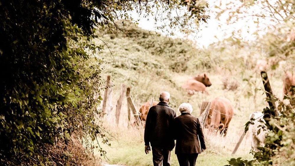 ১৯৭৬ সালে একদিন হঠাত্ই ভীষণ অসুস্থ হয়ে পড়েন তিনি। শ্বাসকষ্ট নিয়ে হাসপাতালে ভর্তি হলে চিকিৎসকেরা জানিয়ে দেন, ফুসফুসের ক্যানসারে ভুগছেন তিনি। তাঁর মাত্র নয় মাস আয়ু রয়েছে বলেও জানিয়ে দেওয়া হয়।