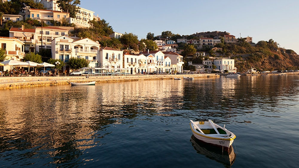 গবেষণায় বারবারই তাঁদের লাইফস্টাইলের বিষয়টি উঠে এসেছে। তাঁদের চিন্তামুক্ত জীবনযাত্রা, খাদ্যাভাস এবং সর্বোপরি এই দ্বীপের জলবায়ু— এই তিনটি কারণের জন্যই ‘মৃত্যুকে ভুলতে বসেছেন’ এঁরা, এমনটাই মনে করছেন বিজ্ঞানীরা।
