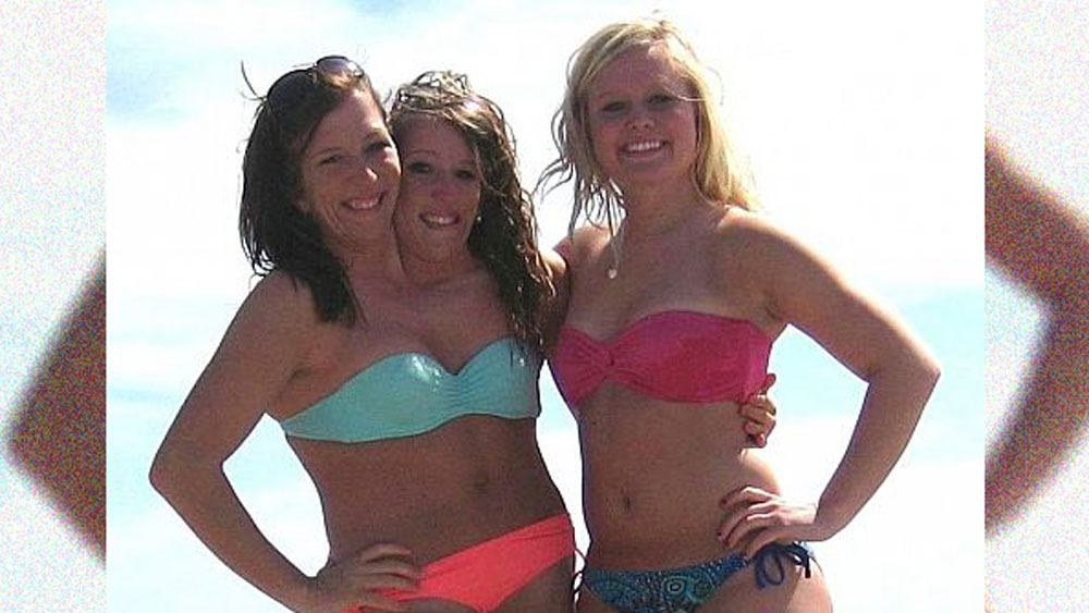 কী ভাবে সেটা সম্ভব হল? দু’জনের শরীর এক হলেও মস্তিষ্ক সম্পূর্ণ আলাদা। তাই তাঁদের ইচ্ছা-অনিচ্ছা, চিন্তাভাবনাও আলাদা। এমনকি খাবারের প্রতি ভালবাসাও আলাদা। হৃৎপিণ্ড, পিত্তাশয় এবং পাকস্থলী আলাদা। তাই খিদেও আলাদা আলাদা সময়ে পায়।