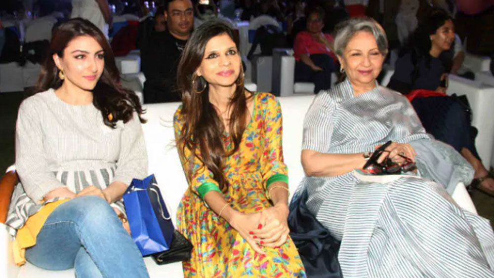 প্রাক্তন ভারতীয় ক্রিকেট অধিনায়ক মনসুর আলি খান পটৌডীর দ্বিতীয় সন্তান সাবার জন্ম হয়েছিল ১৯৭৬ সালে, মুম্বইতে। তবে ছেলেবেলাটা মুম্বইয়ে কাটলেও খুব অল্প বয়সেই মা-বাবার সঙ্গে দিল্লিতে থাকতে শুরু করেন সাবা।