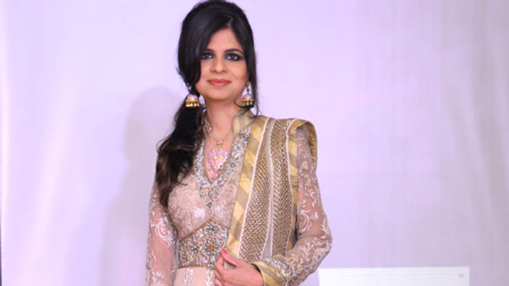 ডিজাইনার হিসাবে পরিচিতি ছাড়াও তাঁর একটা অন্য পরিচয়ও রয়েছে। কম বয়স থেকেই বাবার সঙ্গে ভোপালের ট্রাস্টের কাজ হাত লাগিয়েছিলেন তিনি। ভোপালের পটৌডী পরিবারের ডেপুটি ট্রাস্টি হিসাবেও কাজ করেছেন দীর্ঘ দিন।