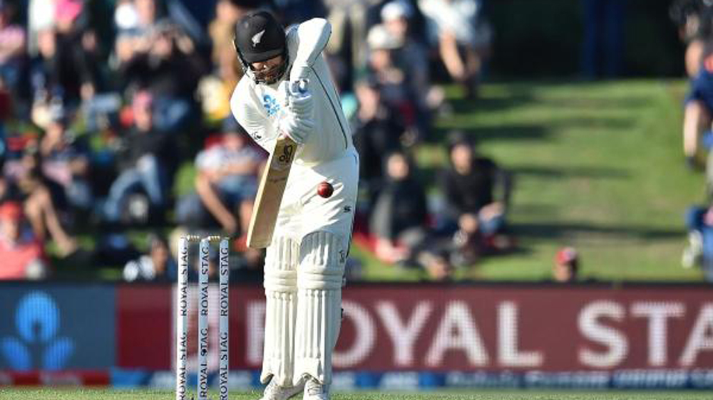 লাঞ্চের সময় ভারতের লিড ছিল ১০০ রান। মনে করা হচ্ছিল, দ্রুত বিপক্ষ ইনিংস ছেঁটে ফেলে যতটা সম্ভব লিড বাড়িয়ে নেওয়ার চেষ্টা করবে টিম ইন্ডিয়া। কিন্তু তা হল না। বেসিন রিজার্ভেরই পুনরাবৃত্তি হল হ্যাগলি ওভালে। ফের কিউয়ি টেলএন্ডাররা প্রতিরোধ গড়ে তুলে হতাশ করলেন ভারতীয়দের।