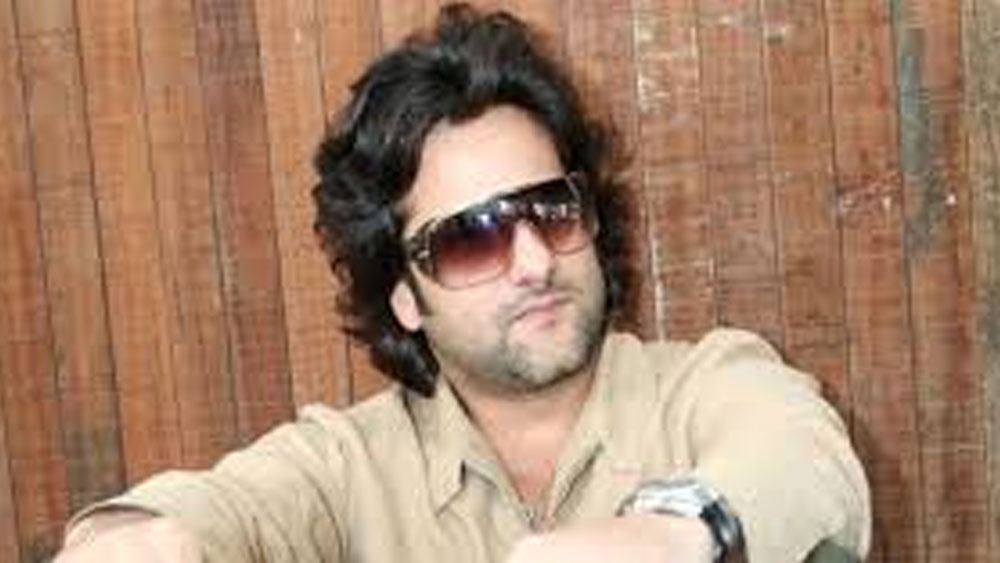 পড়াশোনা শেষ করে দেশে ফিরে আসেন ফারদিন। বাবার দেখানো রাস্তাতেই কেরিয়ার গড়ে তুলবেন ঠিক করেন তিনি। মাথার উপরে অভিনেতা, পরিচালক, প্রযোজক বাবা এবং ফারদিন খানের নিজের লুক, সব মিলিয়ে বলিউডে সাফল্য ছোঁয়া তাঁর কাছে অনেকটাই সহজ ছিল।