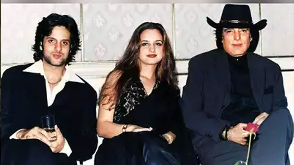 তবে এই ফিল্ম বক্স অফিসে খুব একটা প্রভাব ফেলতে পারেনি। এর পর রামগোপাল বর্মার সঙ্গে দেখা করেন ফিরোজ খান। ছেলের জন্য কিছু ভাল ফিল্মের কথাবার্তা হয় দু’জনের মধ্যে। ফারদিন খানকে ভাল স্ক্রিপ্টে অভিনয়ের সুযোগ দেওযার প্রতিশ্রুতি দেন রামগোপাল বর্মা।