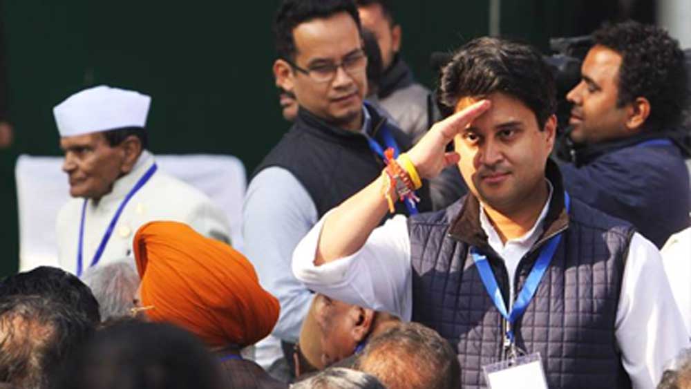 ২০০১ সালের ৩০ সেপ্টেম্বর উত্তরপ্রদেশে এক বিমান দুর্ঘটনায় মাধবরাও সিন্ধিয়ার মৃত্যু হয়। তার পরেই রাজনীতিতে আসেন মাধবরাও-পুত্র জ্যোতিরাদিত্য সিন্ধিয়া।