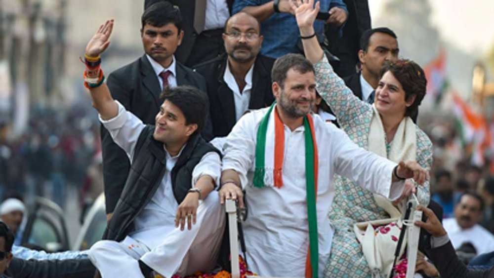 ২০১৯ সাল পর্যন্ত গুণার সাংসদ ছিলেন তিনি। কিন্তু ২০১৯ সালে গুণা হাতছাড়া হয় জ্যোতিরাদিত্যের। বিজেপি প্রার্থী কৃষ্ণপাল সিংহ যাদবের কাছে পরাজিত হন তিনি।