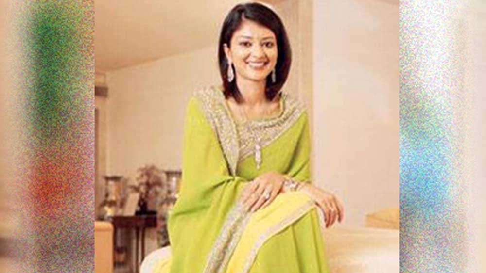 প্রতি বারই নির্বাচনের দিন ক্ষণ ঘোষণার আগে থেকেই স্বামীর জন্য মাঠে নেমে পড়তেন প্রিয়দর্শিনী। একেবারে তৃণমূল স্তরে গিয়ে ভোটারদের সঙ্গে সংযোগ তৈরি করতেন।