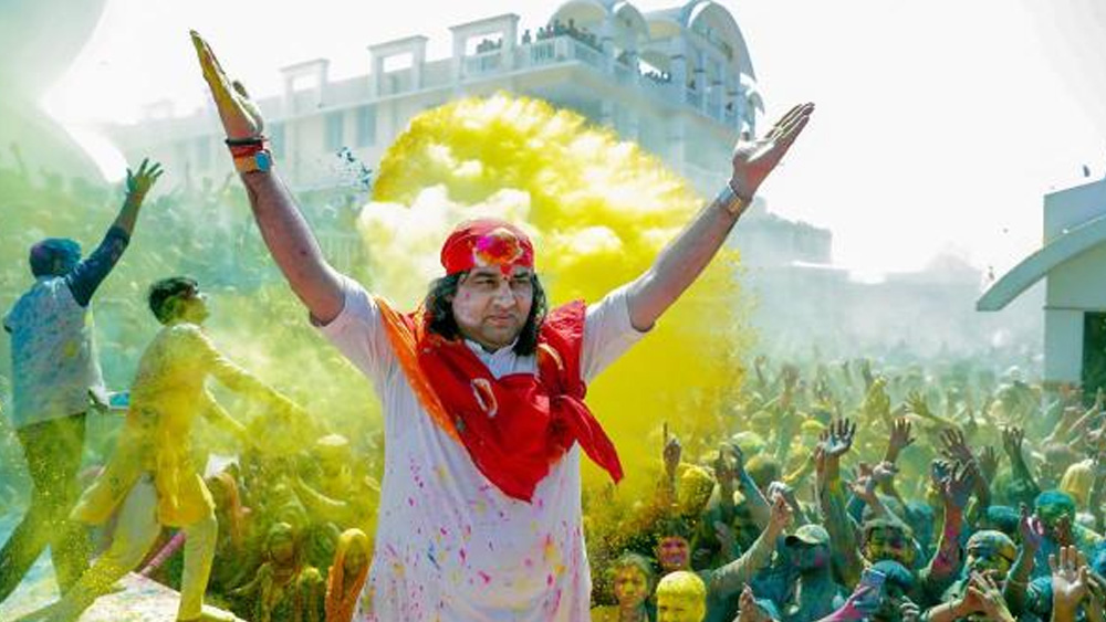 পুরাণে বর্ণিত, শিবের তপস্যাভঙ্গ করতে গিয়ে তাঁর তৃতীয় নেত্রের আগুনে ভস্ম হয়ে যান কামদেব। পরে কামদেবের স্ত্রী রতির প্রার্থনায় শিব ফের জীবিত করে তোলেন কামদেবকে।