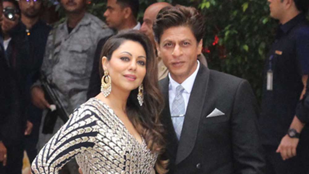 শাহরুখ তখন জানতেন না যে, এক দিন এই প্রাসাদই তাঁর হবে। সদিচ্ছা আর কঠোর পরিশ্রমের ফল যে মেলে, তার প্রমাণ, ইন্ডাস্ট্রিতে কোনও ‘গডফাদার’ না থাকা সত্ত্বেও শাহরুখের আজ এই জায়গায় পৌঁছে যাওয়া।