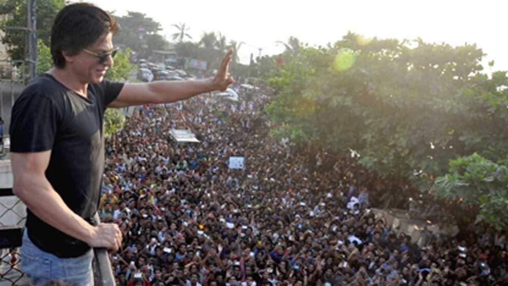 শুধু মুম্বইয়ের বান্দ্রায় ‘মন্নত’ বা দুবাইয়ের ‘জন্নত’ নয়, শাহরুখের দিল্লিতেও একটি বাংলো রয়েছে। লন্ডনেও রয়েছে ১৬৭ কোটি টাকার একটি বিলাসবহুল অ্যাপার্টমেন্ট।