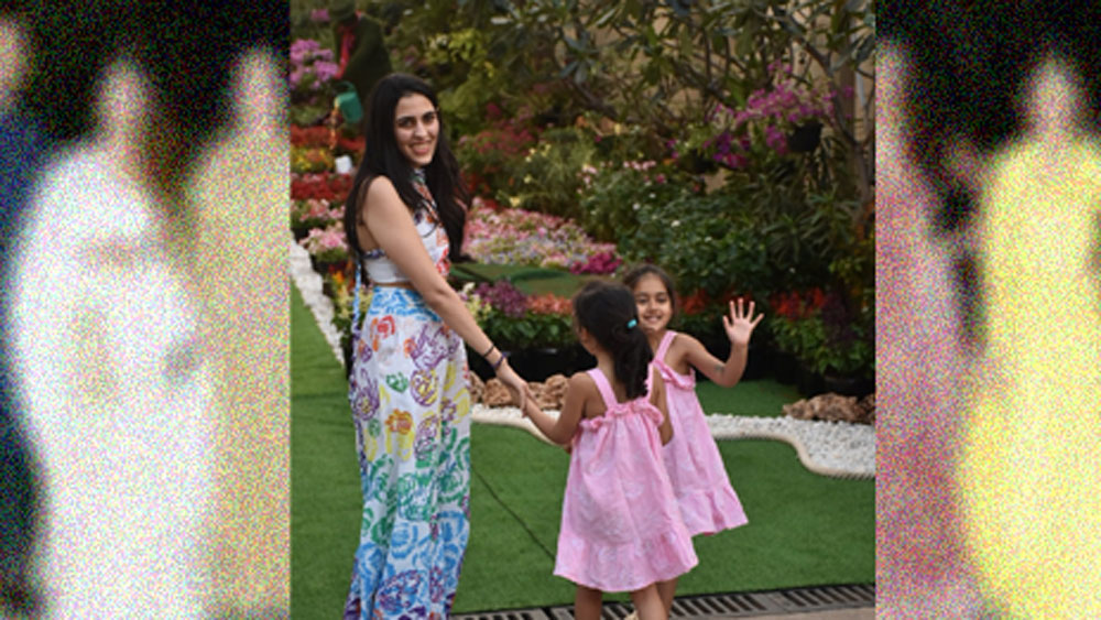 এ তো গেল তারকাদের কথা। অম্বানী পরিবার এই দিন কেমন ভাবে নিজেদের সাজিয়ে তুলেছিলেন জানেন?