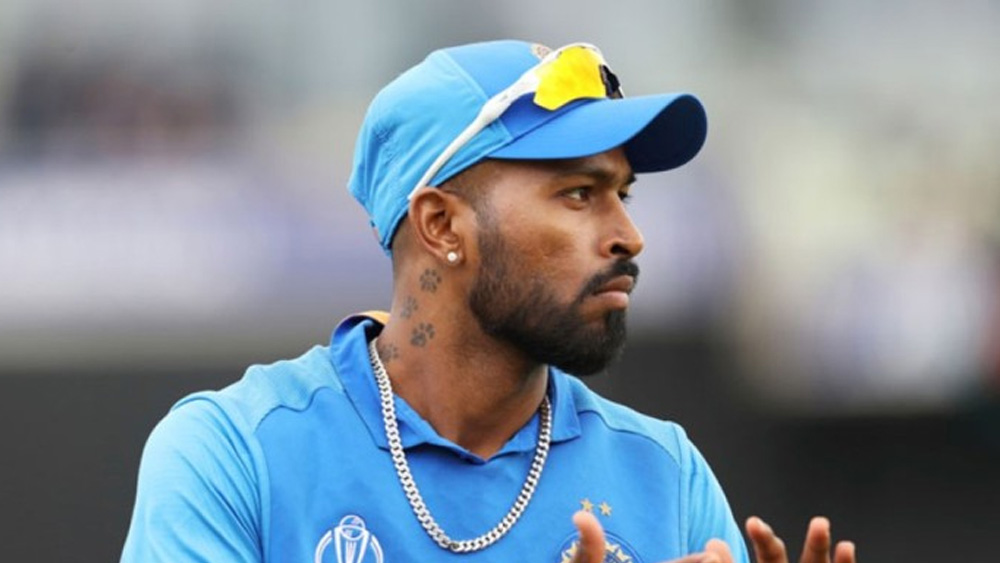 ২৯ মার্চ আইপিএল-এর প্রথম ম্যাচে মুম্বই ইন্ডিয়ান্সের মুখোমুখি চেন্নাই সুপার কিংস। মুম্বইয়ের নির্ভরযোগ্য অলরাউন্ডার হার্দিক।