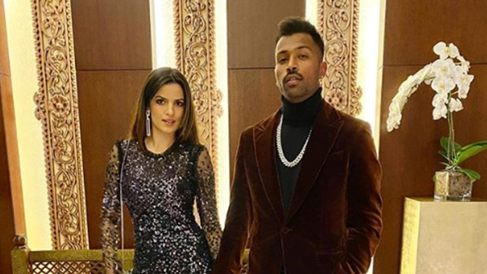 আইপিএল এবং আন্তর্জাতিক ক্রিকেটে হার্দিকের পারফরম্যান্সে কতটা প্রভাব ফেলে তাঁর লেডি লাক, জানতে আগ্রহী তাঁর ভক্তরা।