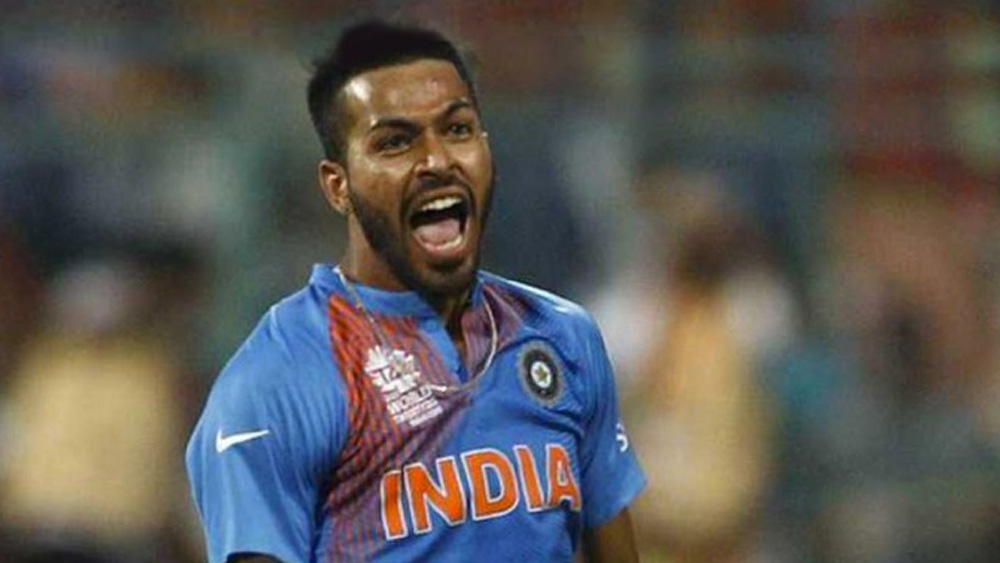 তবে বলিউডের সঙ্গে হার্দিকের এটাই প্রথম সম্পর্ক নয়। এর আগেও একাধিক বার হার্দিকের নাম জড়িয়েছে বলিউডের সুন্দরীদের সঙ্গে। কিন্তু ভারতীয় অলরাউন্ডারের সঙ্গে অভিনেত্রীদের সব সম্পর্কই ছিল ক্ষণস্থায়ী। বিগত সে সব সম্পর্কের টানাপড়েন পেরিয়ে হার্দিক পা রেখেছেন বাগদান পর্বে। (ছবি: আর্কাইভ ও সোশ্যাল মিডিয়া)