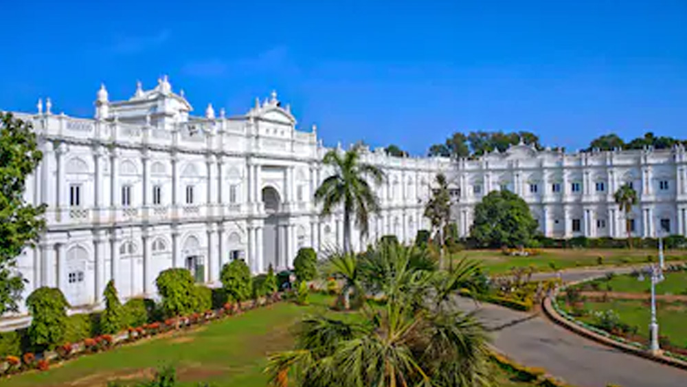 তবে শত দ্বন্দ্বেও ম্লান হয়নি জয় বিলাস প্রাসাদের গরিমা। ইতিহাস ও রাজ আভিজাত্যের প্রতীক হয়ে সে দাড়িয়ে আছে গত প্রায় দেড়শো বছর ধরে।  (ছবি: শাটারস্টক)