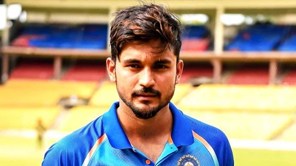 মণীশ পাণ্ডে: মিডল অর্ডারের শক্তি বাড়ানোর জন্য মণীশ পাণ্ডেকে দলে নেওয়া হয়েছে। ছয় নম্বরে তিনিই সম্ভবত নামবেন। যেটুকু সুযোগ পেয়েছেন হালফিল, তার সদ্ব্যবহার করেছেন। দলের প্রয়োজনে মণীশ বড় শটও নিতে পারেন। প্রোটিয়াদের বিরুদ্ধে তাঁর কাছে আক্রমণাত্মক ব্যাটিং চাইছে দল।