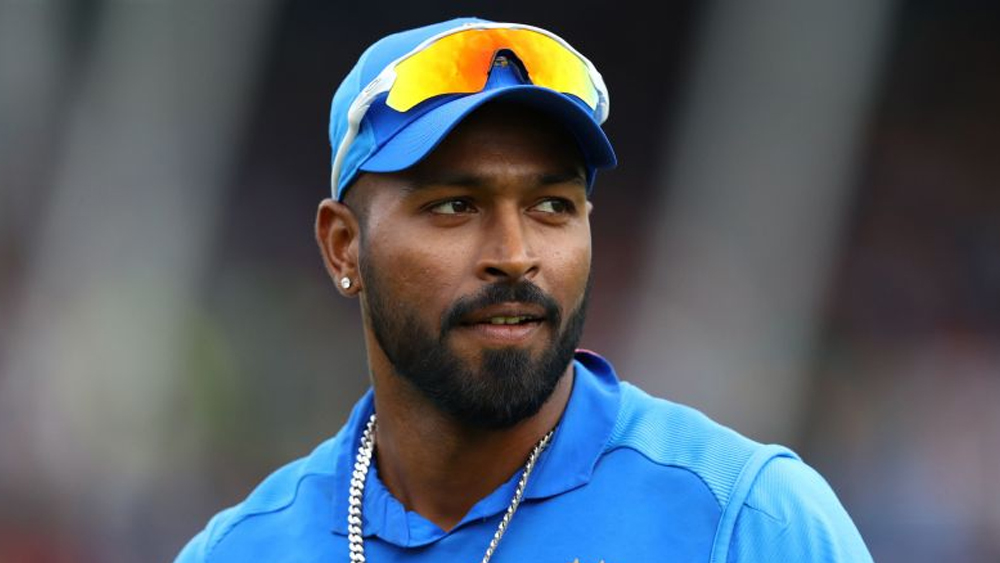 হার্দিক পাণ্ড্য: চোটের জন্য ভুগেছেন দীর্ঘদিন। চোট সারিয়ে প্রোটিয়াদের বিরুদ্ধেই আন্তর্জাতিক ক্রিকেটে ফিরছেন পাণ্ড্য। তবে তিনি যে ফর্মে আছেন, তা কয়েক দিন আগের ৫৫ বলে ১৫৮ রানের বিধ্বংসী ইনিংসেই প্রতিফলিত। শুধু তো ব্যাটিং নয়, বল হাতে পঞ্চম বোলারের ভূমিকাতেও তাঁকে দেখতে চাইছে দল।