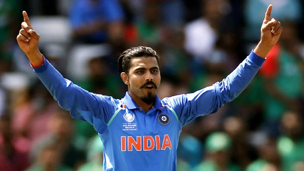 রবীন্দ্র জাদেজা: কোহালির দলের সত্যিকারের থ্রি-ডি ক্রিকেটার হলেন রবীন্দ্র জাদেজা। বাঁ-হাতি স্পিনে রান আটকে রাখতে দক্ষ তিনি। প্রয়োজনের সময়ে তাঁর ব্যাটও কথা বলে। আর ফিল্ডার জাদেজা  তো অসাধারণই। দক্ষিণ আফ্রিকার বিরুদ্ধেও তাঁকে মেজাজে দেখতে চাইছে টিম ম্যানেজমেন্ট।