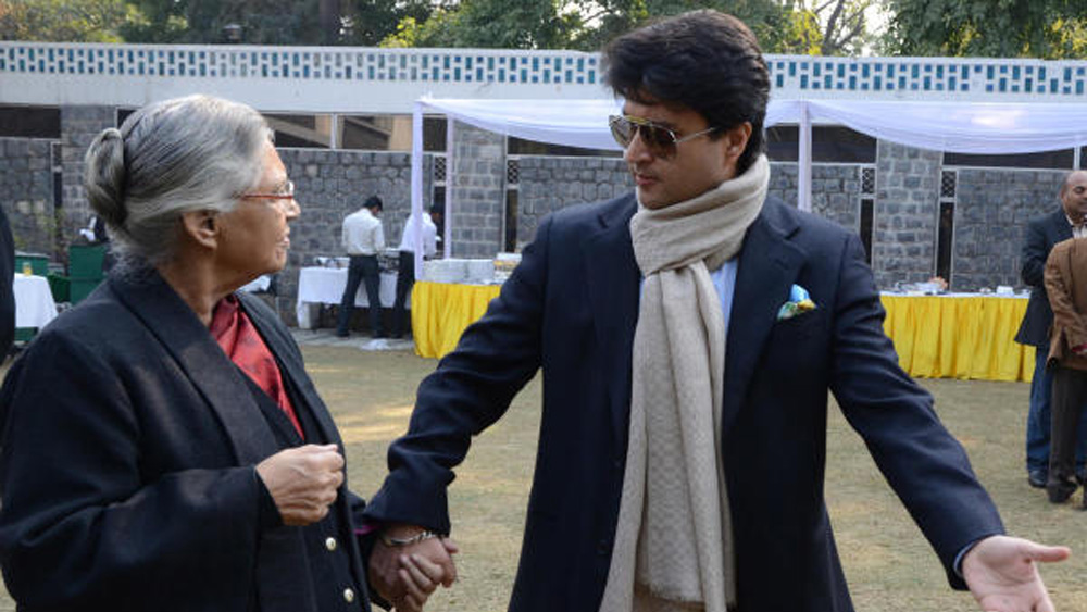 ২০০৪ সালে একই কেন্দ্র থেকে পুনর্নিবার্চিত হন জ্যোতিরাদিত্য। ২০০৭ সালে প্রথম বার কেন্দ্রীয় মন্ত্রিসভায় পদার্পণ। যোগাযোগ ও তথ্যপ্রযুক্তি মন্ত্রকের প্রতিমন্ত্রী হিসেবে। ২০০৯ সালে আবার তিনি জয়ী হন গুনা কেন্দ্র থেকে। এ বার তিনি বাণিজ্য ও শিল্প মন্ত্রকের প্রতিমন্ত্রী হন।